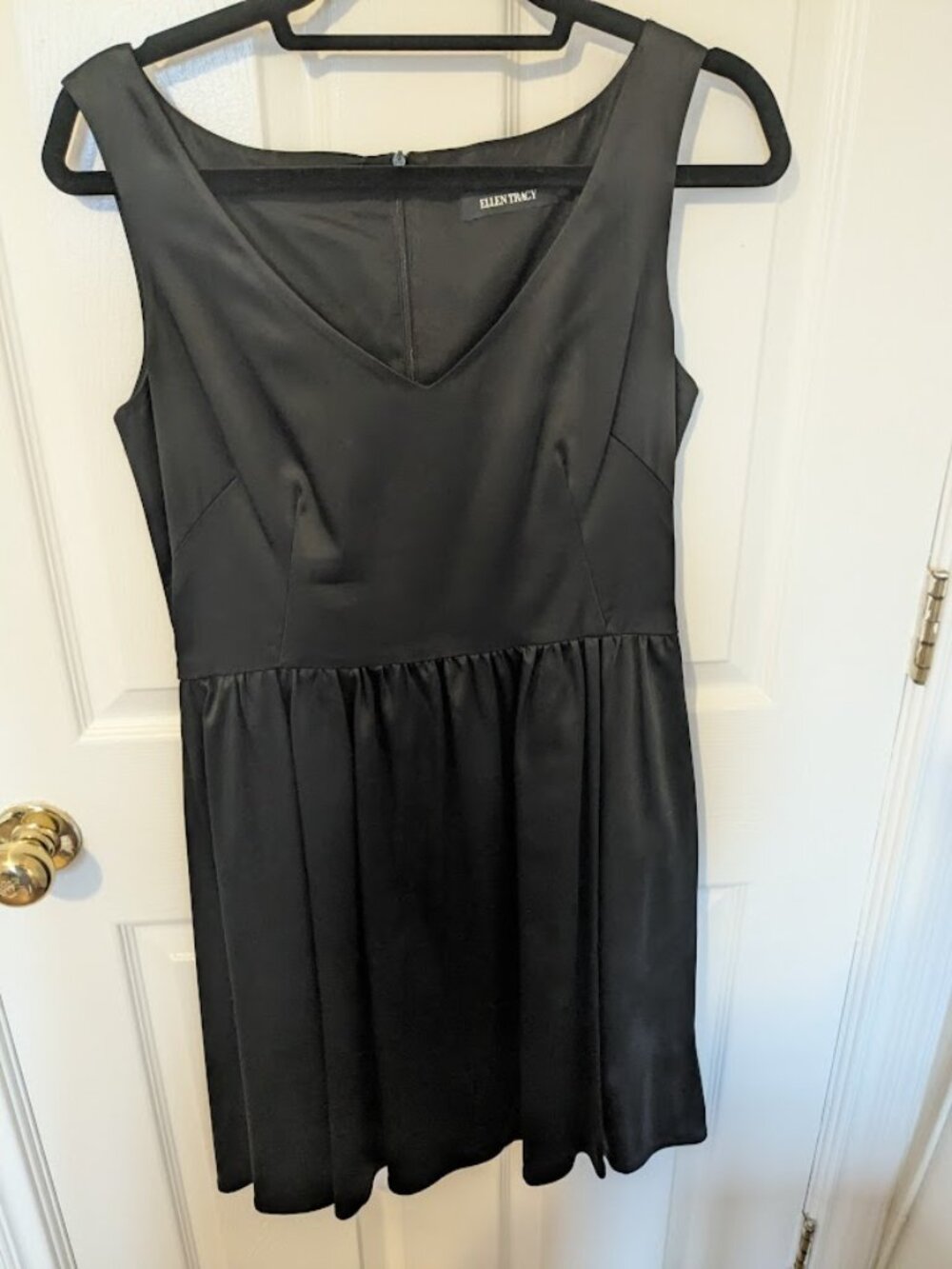 Ellen Tracy black sleeveless V-neck fit-and-flare dress Sz 8 EUC